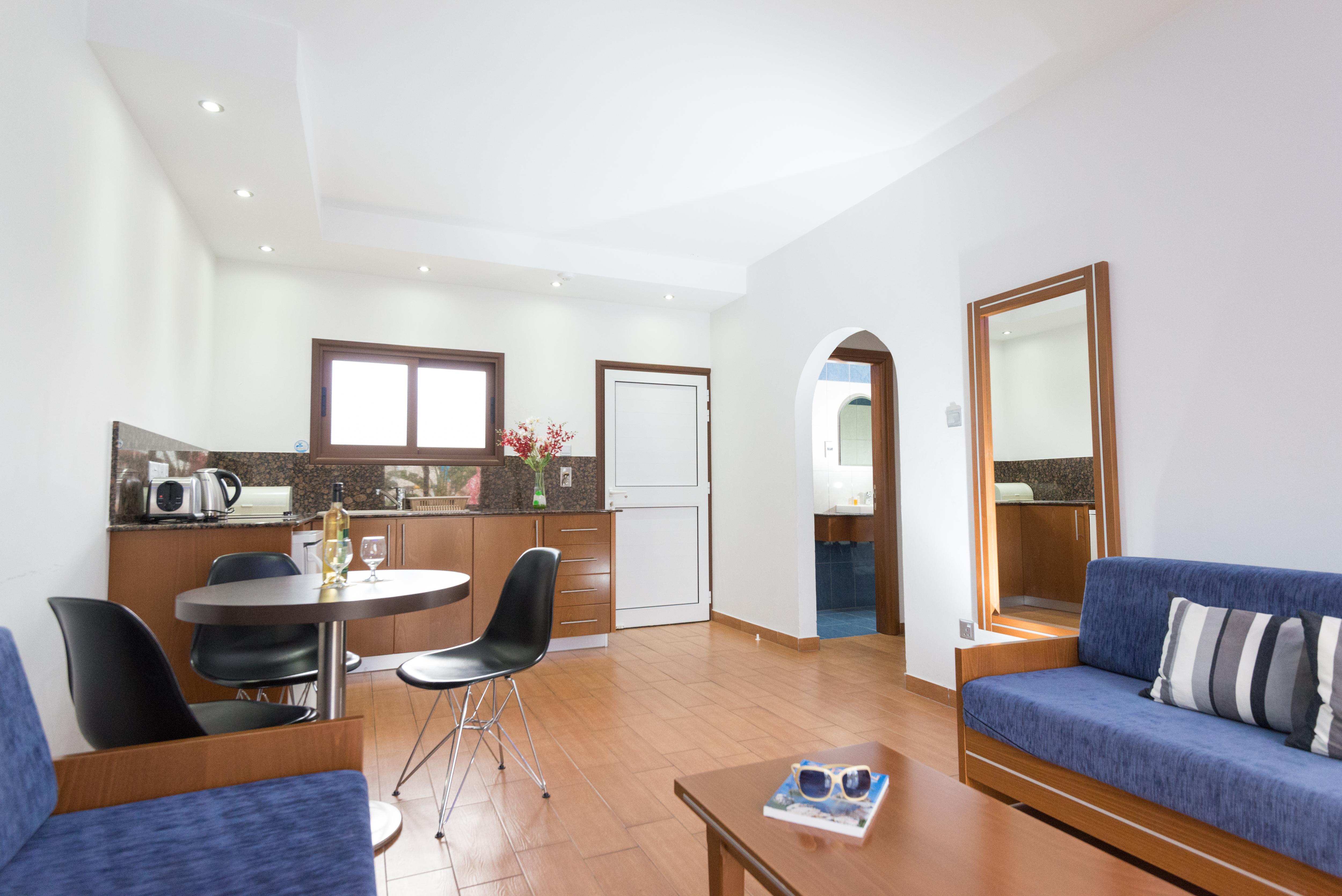 Loutsiana Deluxe Apts ไอยานาปา ภายนอก รูปภาพ