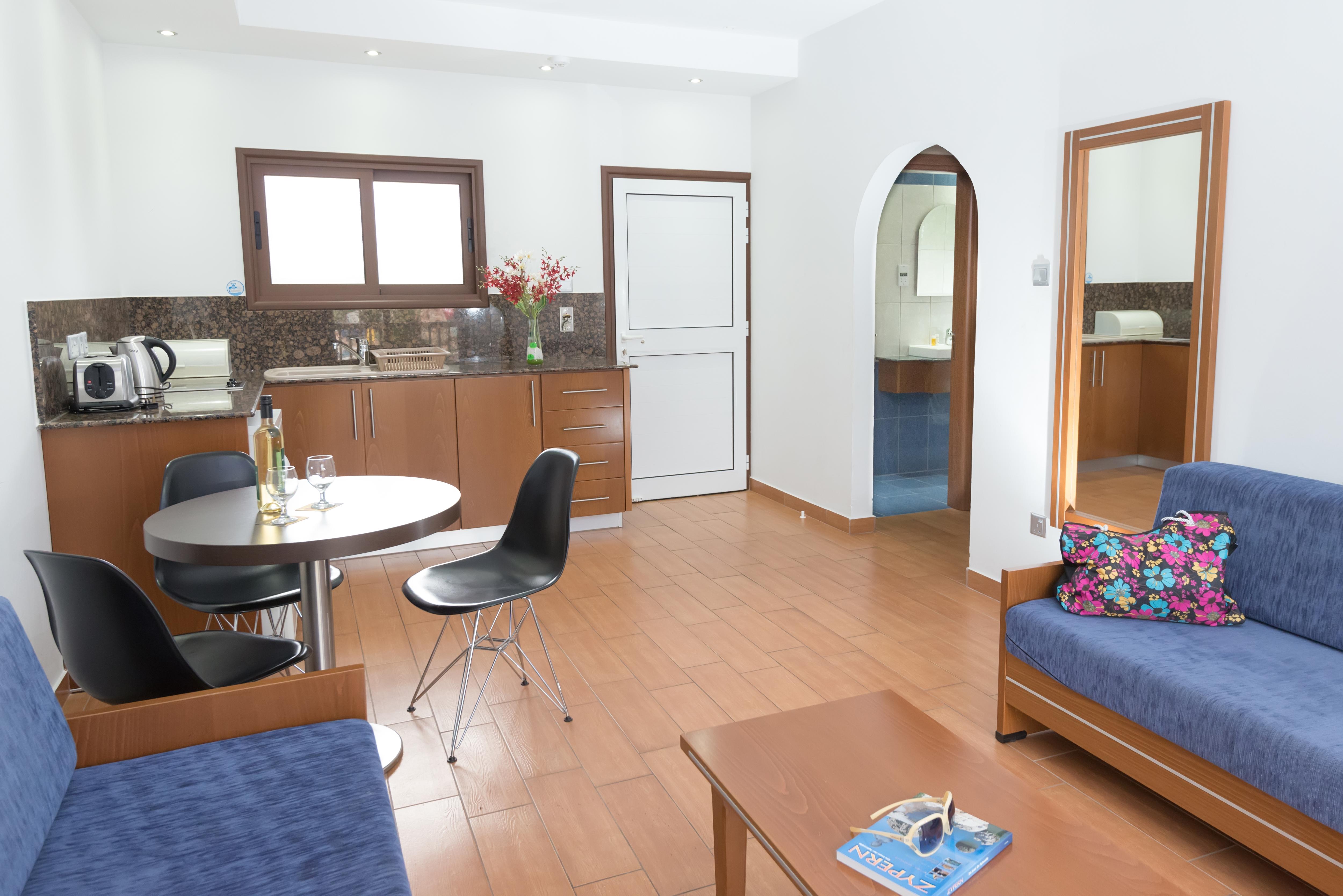 Loutsiana Deluxe Apts ไอยานาปา ภายนอก รูปภาพ