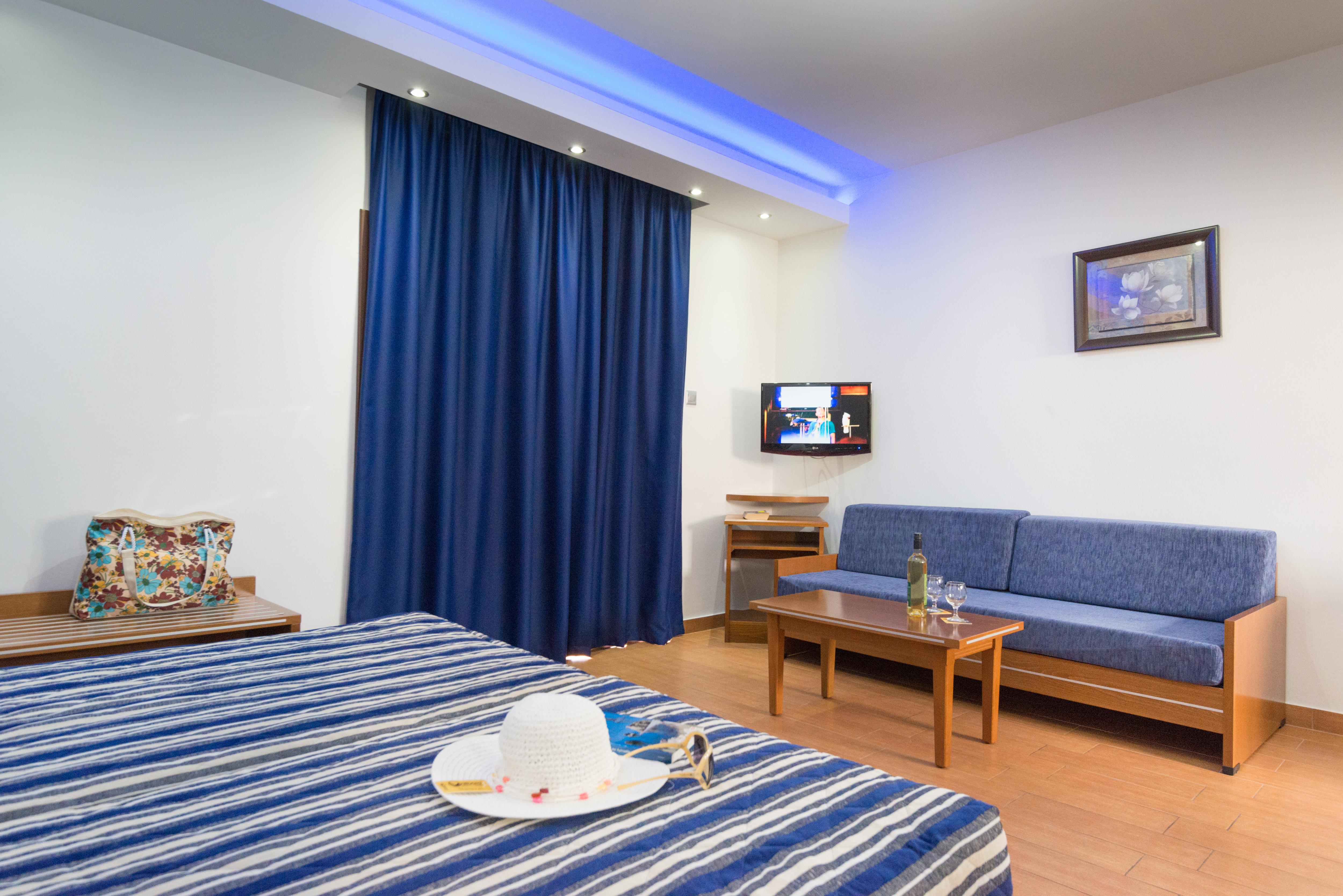 Loutsiana Deluxe Apts ไอยานาปา ภายนอก รูปภาพ