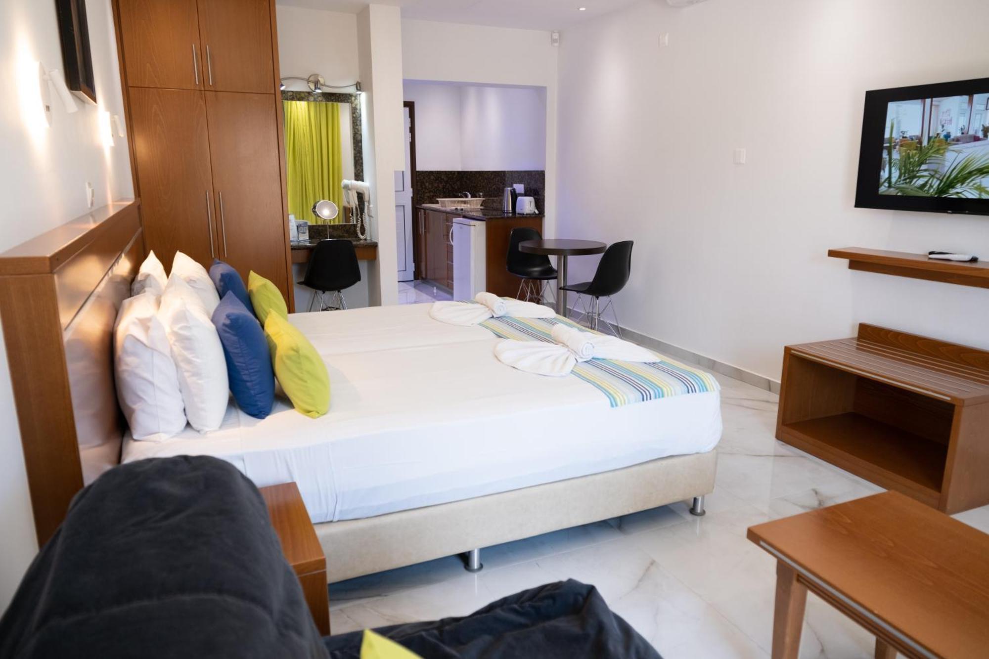 Loutsiana Deluxe Apts ไอยานาปา ห้อง รูปภาพ