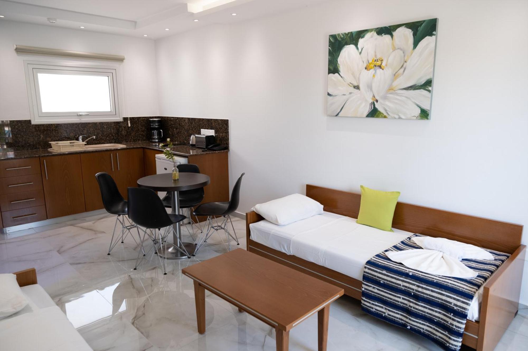 Loutsiana Deluxe Apts ไอยานาปา ห้อง รูปภาพ
